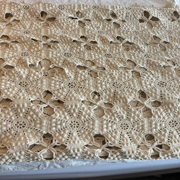 76” x 84” Vintage Handmade Crochet Floral Bedspread Blanket - Picture 10 of 11